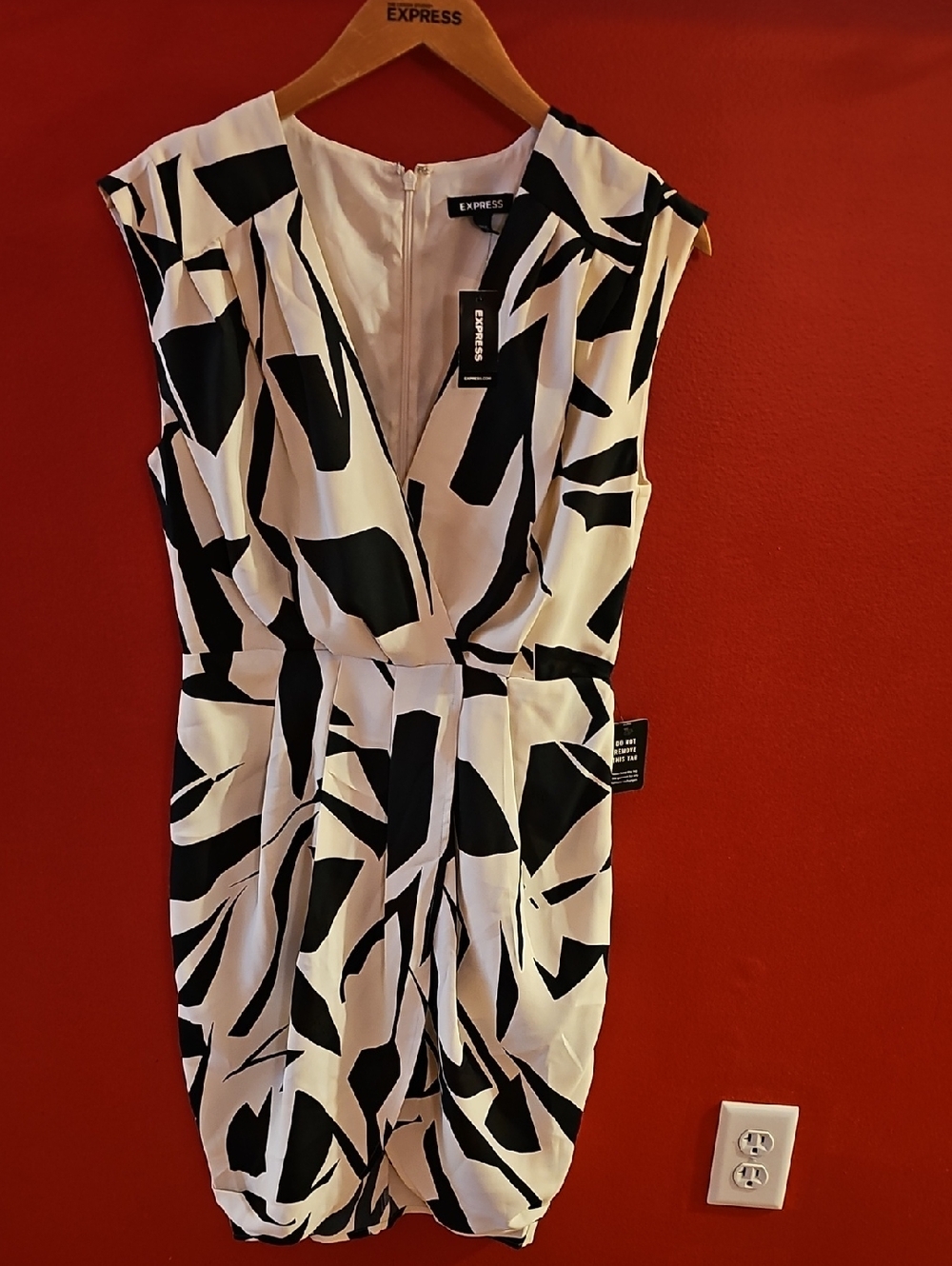 Express Black and White Abstract V-Neck Midi Dress